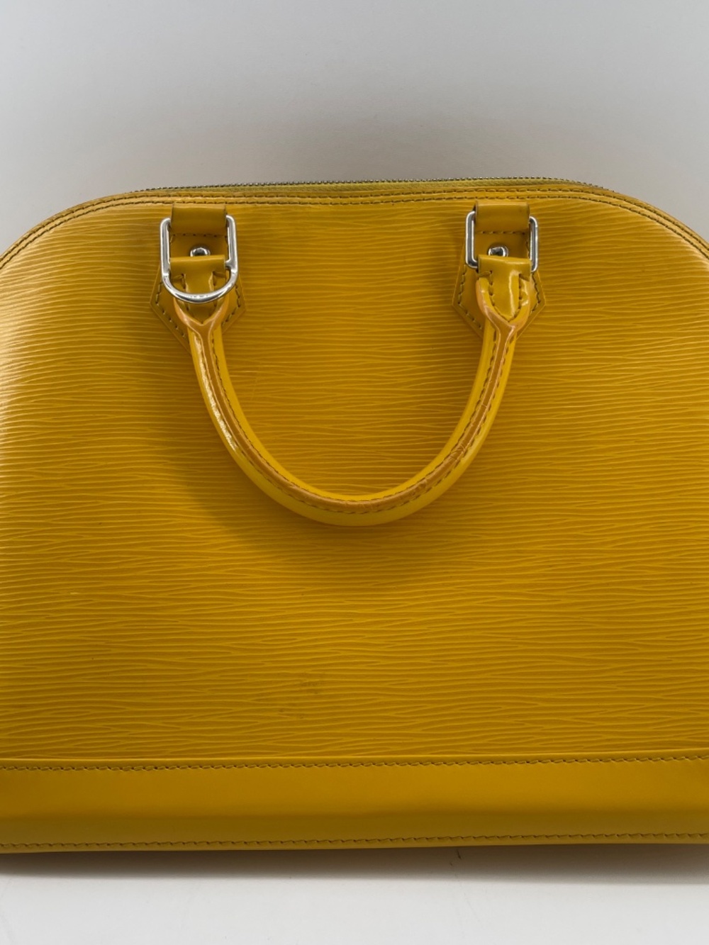 Louis Vuitton Alma Epi Leather - Picture 2 of 14